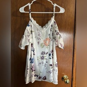 White Floral Torrid off the Shoulder Shirt Size 1